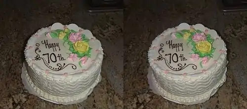 Closeup stereo of a cake. Taken by backing off several feet and then zooming in.