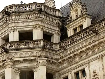 Roofline decoration and lucarne of the François I wing