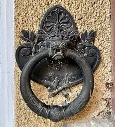 Greek Revival cartouche of a horse tie ring of the Adina and Emil Costinescu House (Strada Polonă no. 4), Bucharest, by Ion D. Berindey, 1911-1915