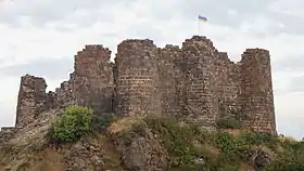 Amberd castle was conquered from the Seljuq Turks in 1197 by Zakare Zakarian, and reinforced under the Zakarians thereafter.