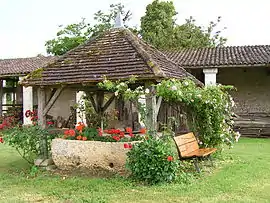 Old well in front of the Chateau