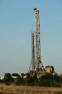 Shale gas drilling rig near Alvarado, Texas