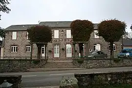 The town hall and school in Barre