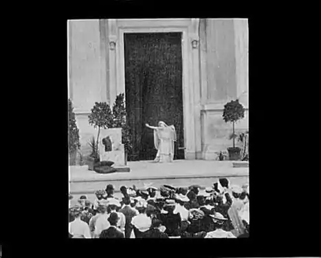 Bernhardt in the role of Phèdre at the Hearst Greek Theatre at the University of California, Berkeley (1906)