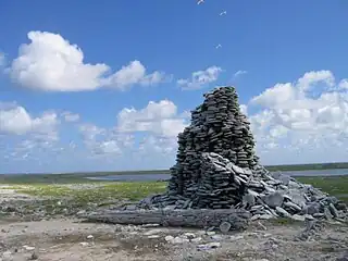 Birnie Island day beacon with lagoon in background