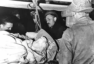 The statue being recovered from the Altaussee salt mine