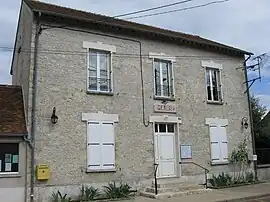 The town hall in Burcy