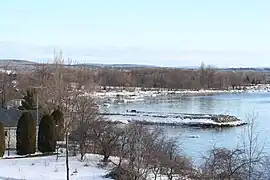 Wharf of Deschambault, from Cap Lauzon, rue Saint-Joseph