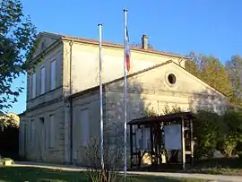 The town hall in Capian