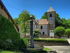 The fountain and church in Châtillon-le-Duc