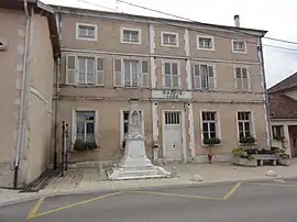 The town hall in Chalaines