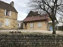 The town hall in Champrougier