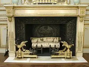 Parisian chimneypiece, c. 1775–1785, Carrara marble with gilt bronze, height: 111.4 cm, width: 169.5 cm, depth: 41.9 cm