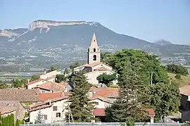 The church and surrounding buildings in Claret