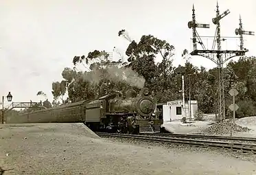 Class 10C departing from Woltemade No. 1 towards Cape Town, c. 1933