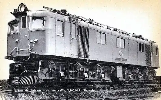 SAR&H publicity picture of no. E192, c. 1947, showing the "left" side with three side windows, two small grilles on the lower body side and the jumper connection next to the headlight