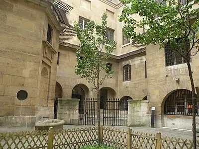 Women's courtyard, with fountain