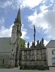 The church of Our Lady and the calvary, in Confort-Meilars