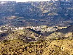 The town with the massive escarpments in the background