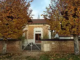 The town hall in Courquetaine