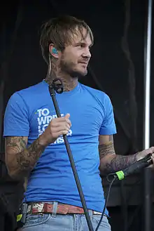 Craig Owens performing in 2009