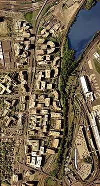 Satellite image of Crystal City with U.S. Route 1 (left); Reagan National Airport (bottom right); George Washington Memorial Parkway (left); I-395 (top left), and The Pentagon, VA Route 233, and the Airport Viaduct (bottom) in 2002