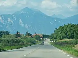 The D523 road [fr] in Le Cheylas