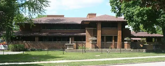 Darwin D. Martin House (by Frank Lloyd Wright)