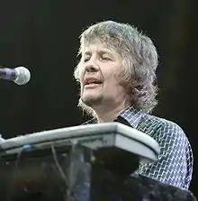 Don Airey performing with Deep Purple in 2005