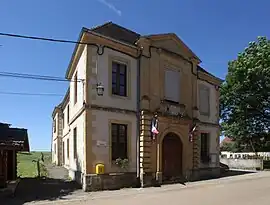 The town hall in Doye