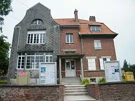 The town hall and school in Driencourt