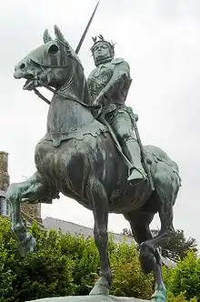 Statue of Bertrand du Guesclin in Dinan