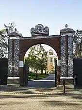 Main entrance into Walpole Park. Image: Angelo Hornak. © Pitzhanger Manor & Gallery Trust