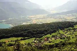 A general view of Entrevernes and the valley