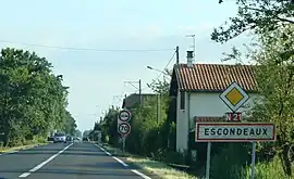 Entering the village from Rabastens-de-Bigorre