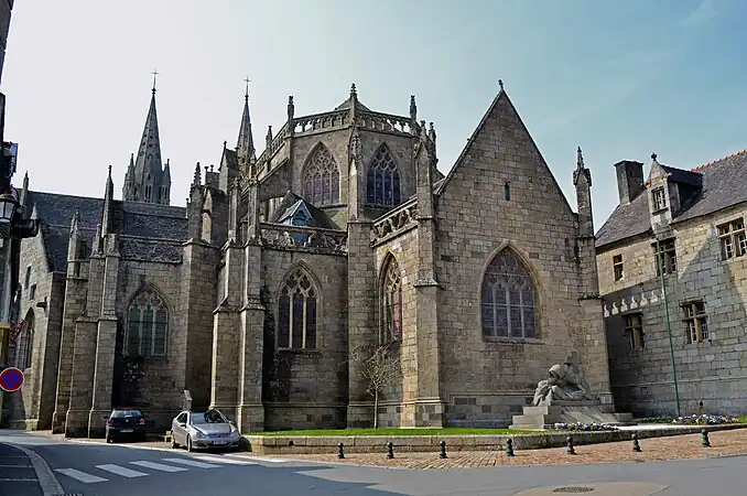 View of the east end of the cathedral in daylight. Note the evocative war memorial in front of the chevet.