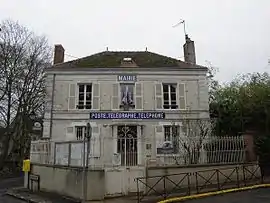 The town hall in Féricy