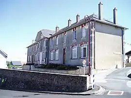 The town hall in Folles