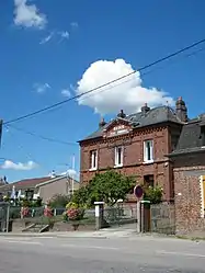 The town hall in Fréauville