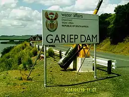 Road sign heading for the dam wall