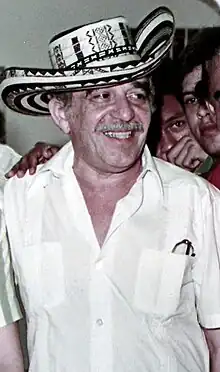 Gabriel García Márquez wearing a "sombrero vueltiao" hat.