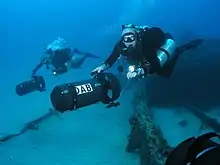 Divers with canister lights using Goodman handles