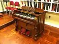 Flattop reed organ: melodeon orAmerican reed organ