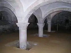 Interior view of a chamber, with arches supporting the pillars holding up the roof