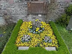 The grave of Duttweiler and his wife at the cemetery of Rüschlikon.