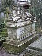 The lion on the grave of Frank, Susannah and Emmie Bostock (Grave J05:081999)