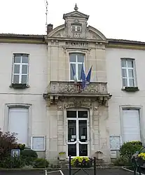 The town hall in Guérard