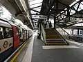 Hendon Central platforms