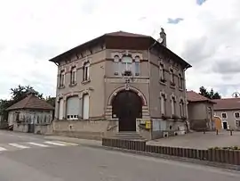 The town hall and school in Herbéviller