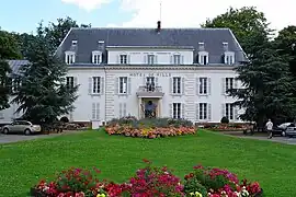 The town hall of Pontault-Combault.